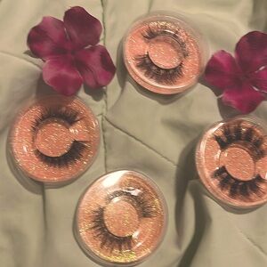 4 different types of lashes to choose from